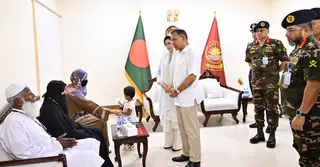 হাটহাজারীতে অনুশীলনে শহিদ সেনাসদস্যদের পরিবারের সঙ্গে প্রধানমন্ত্রীর সাক্ষাৎ
